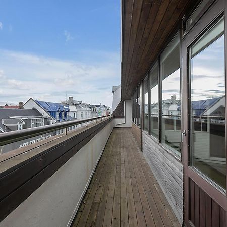 Penthouse Apt On The Shopping Street-Free Parking Reykjavík Esterno foto