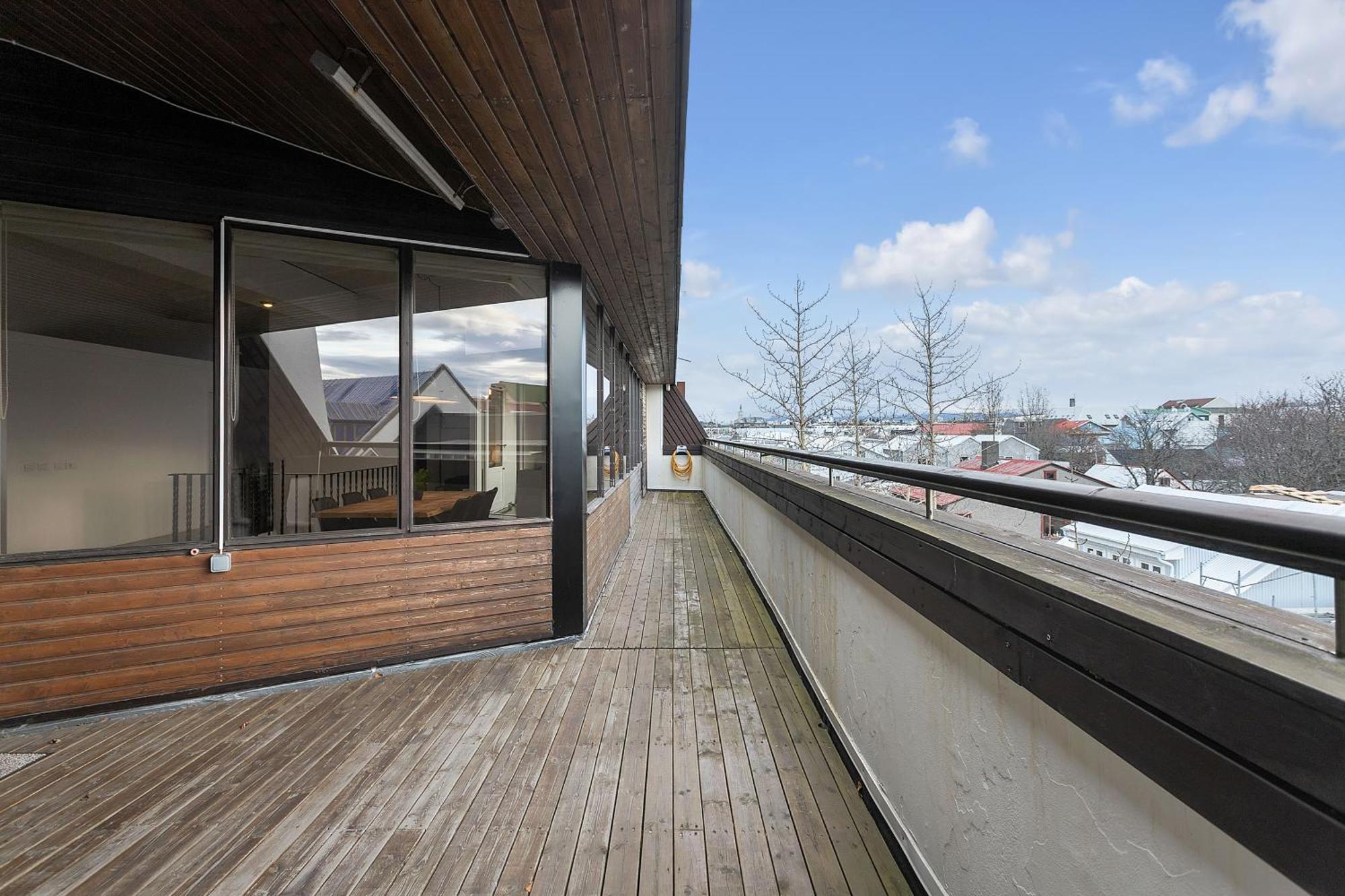 Penthouse Apt On The Shopping Street-Free Parking Reykjavík Esterno foto
