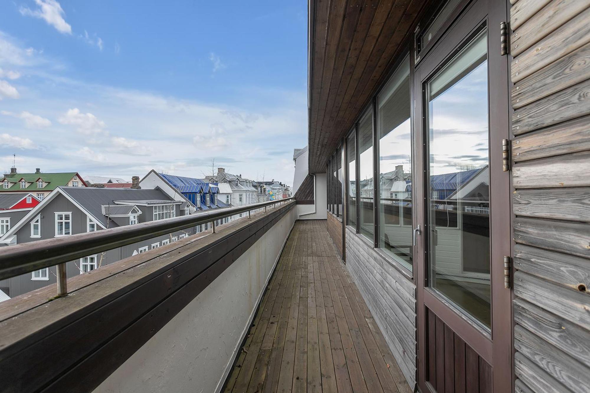 Penthouse Apt On The Shopping Street-Free Parking Reykjavík Esterno foto